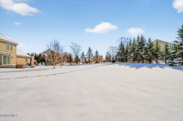 28 Stableford Place, Halfmoon, NY 12118