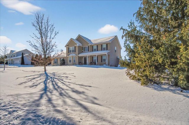 28 Stableford Place, Halfmoon, NY 12118