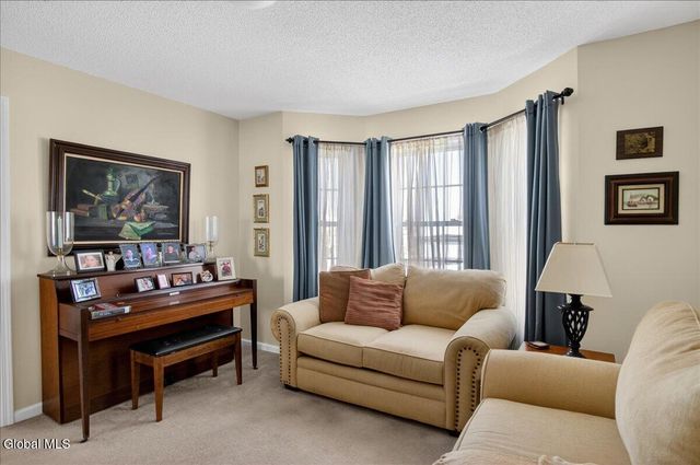 28 Stableford Place, Halfmoon, NY 12118