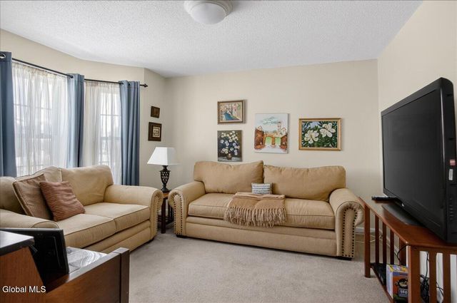 28 Stableford Place, Halfmoon, NY 12118