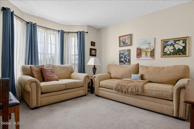 28 Stableford Place, Halfmoon, NY 12118