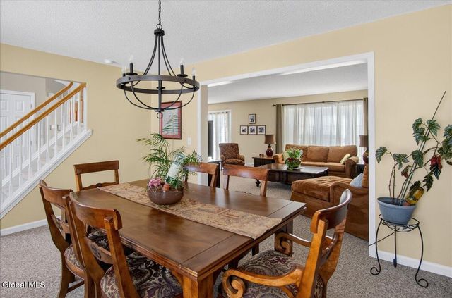 28 Stableford Place, Halfmoon, NY 12118