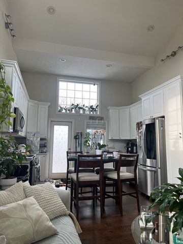 41 Jean St, Acushnet, MA 02743