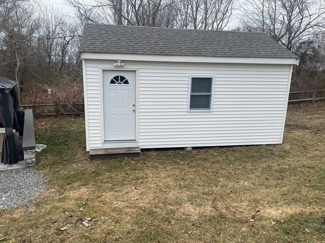 41 Jean St, Acushnet, MA 02743