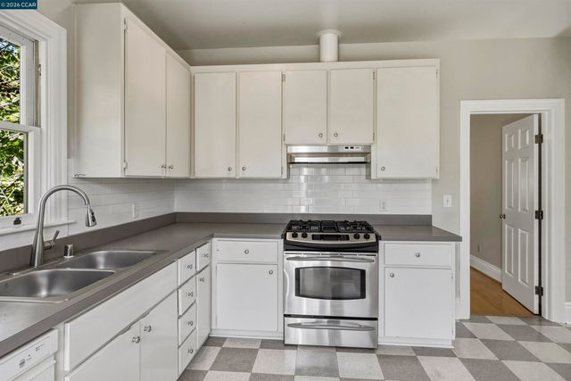 133 Pinole St, Hercules, CA 94547