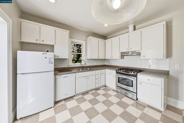 133 Pinole St, Hercules, CA 94547