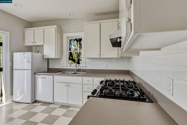 133 Pinole St, Hercules, CA 94547
