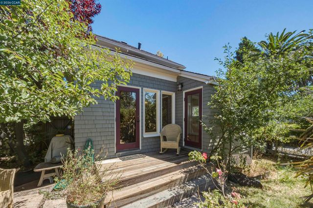 133 Pinole St, Hercules, CA 94547