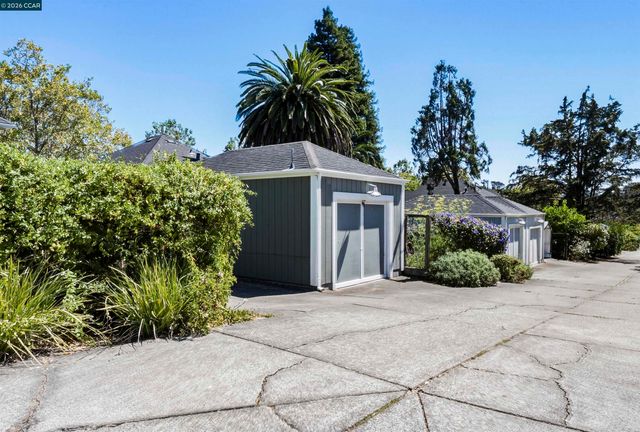 133 Pinole St, Hercules, CA 94547