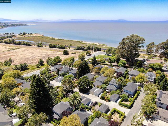 133 Pinole St, Hercules, CA 94547