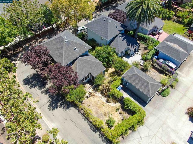 133 Pinole St, Hercules, CA 94547