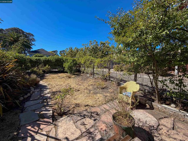 133 Pinole St, Hercules, CA 94547