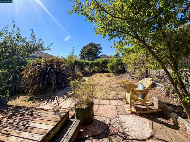 133 Pinole St, Hercules, CA 94547
