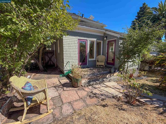 133 Pinole St, Hercules, CA 94547