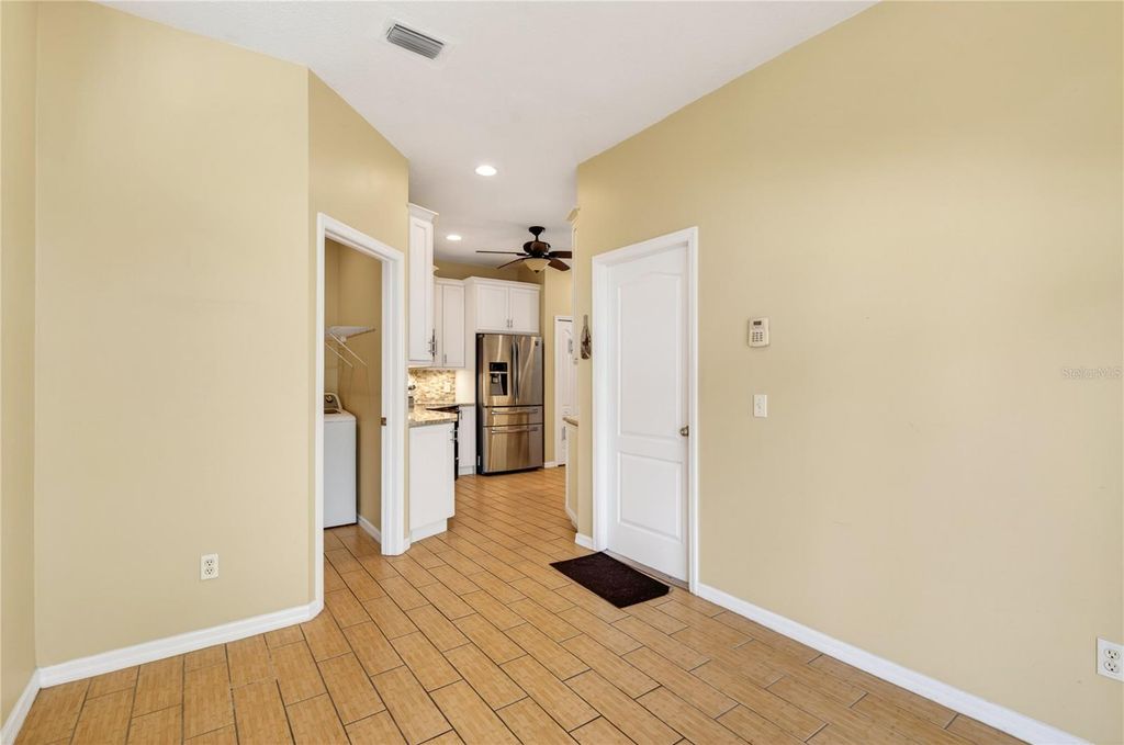 Image 23 of property listing at 10801 SPRING MOUNTAIN PLACE, Tampa, FL 33626