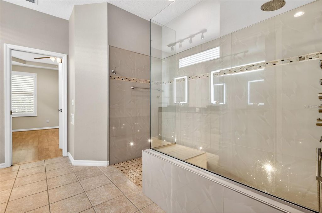 Image 34 of property listing at 10801 SPRING MOUNTAIN PLACE, Tampa, FL 33626