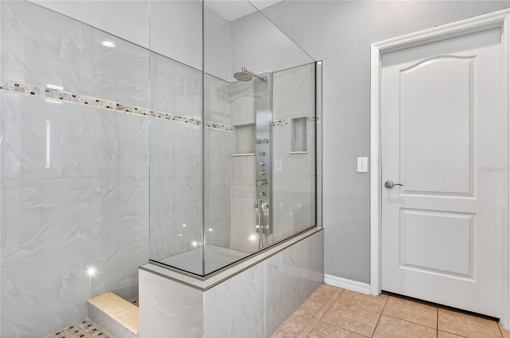 Image 37 of property listing at 10801 SPRING MOUNTAIN PLACE, Tampa, FL 33626