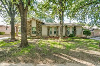 2909 White Oak Lane, Bedford, TX 76021