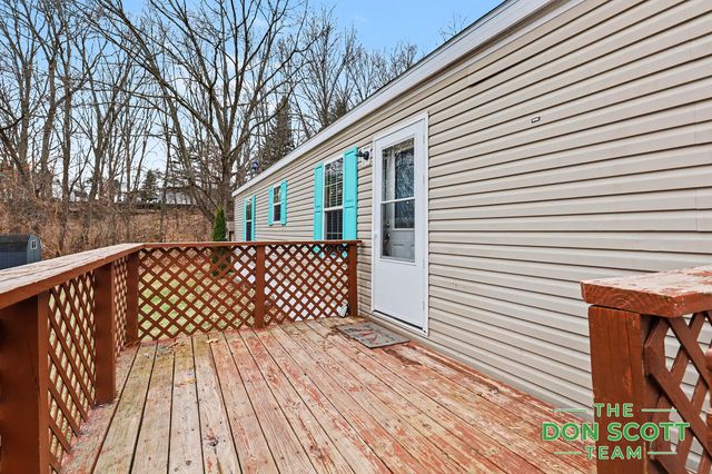 6913 Sandwood Street NE, Rockford, MI 49341