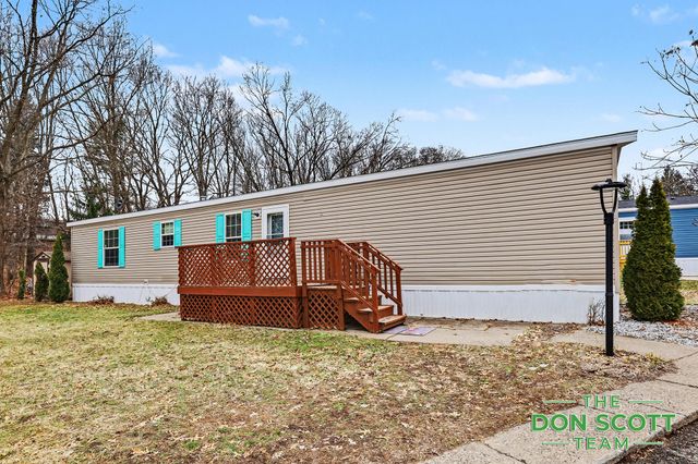 6913 Sandwood Street NE, Rockford, MI 49341