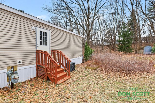 6913 Sandwood Street NE, Rockford, MI 49341