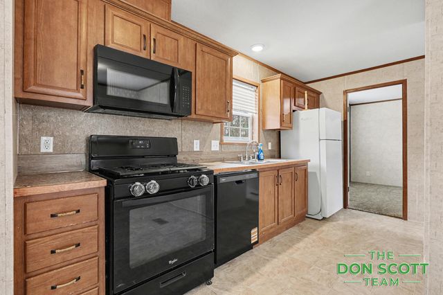 6913 Sandwood Street NE, Rockford, MI 49341