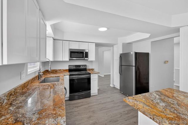 30310 Valenti Drive, Warren, MI 48088