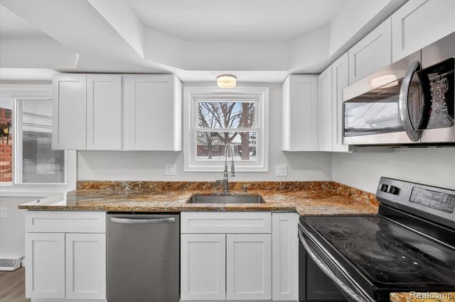 30310 Valenti Drive, Warren, MI 48088