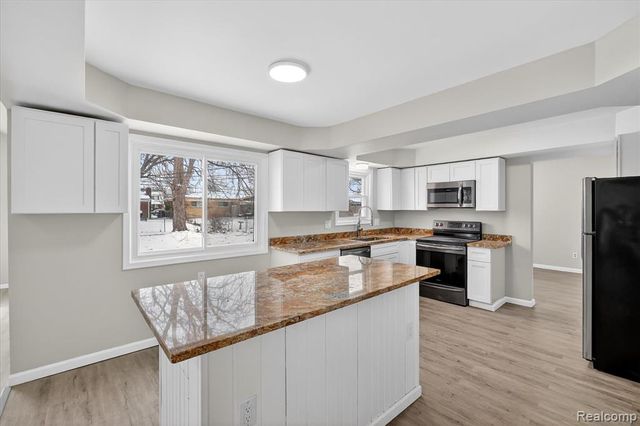 30310 Valenti Drive, Warren, MI 48088