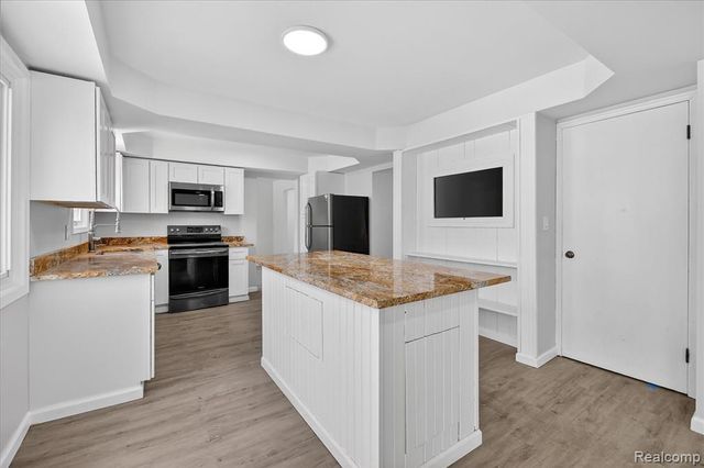 30310 Valenti Drive, Warren, MI 48088