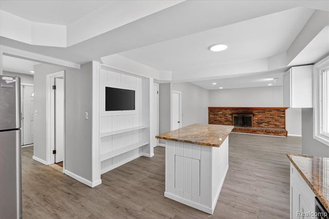 30310 Valenti Drive, Warren, MI 48088