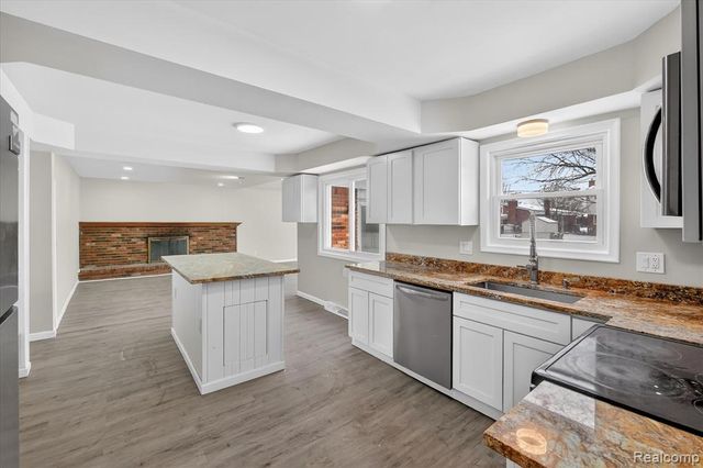 30310 Valenti Drive, Warren, MI 48088