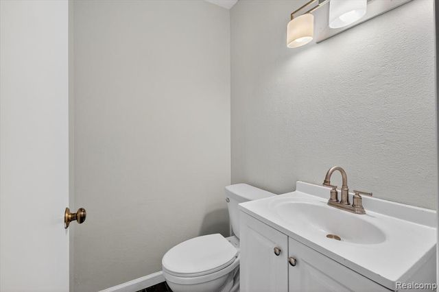 30310 Valenti Drive, Warren, MI 48088