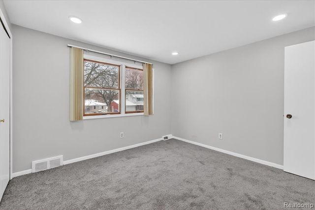 30310 Valenti Drive, Warren, MI 48088