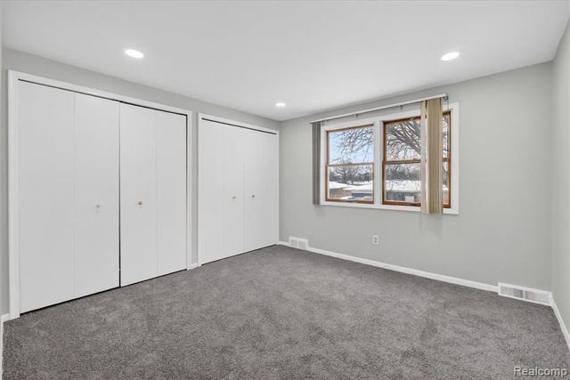 30310 Valenti Drive, Warren, MI 48088