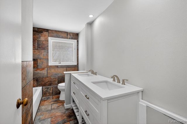 30310 Valenti Drive, Warren, MI 48088