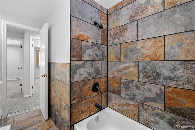 30310 Valenti Drive, Warren, MI 48088