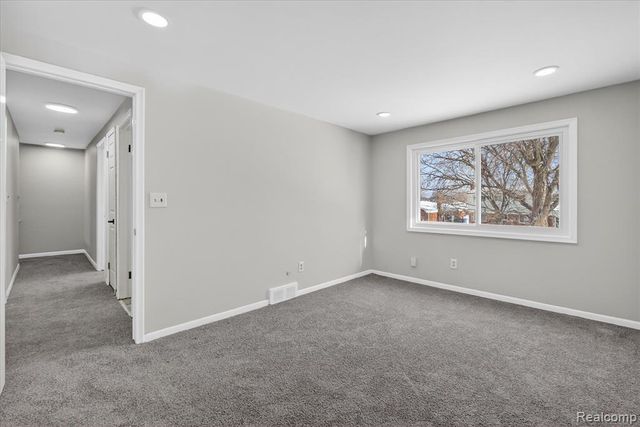 30310 Valenti Drive, Warren, MI 48088