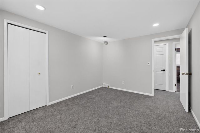 30310 Valenti Drive, Warren, MI 48088