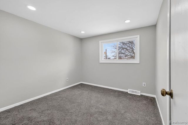 30310 Valenti Drive, Warren, MI 48088