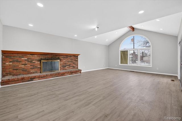 30310 Valenti Drive, Warren, MI 48088