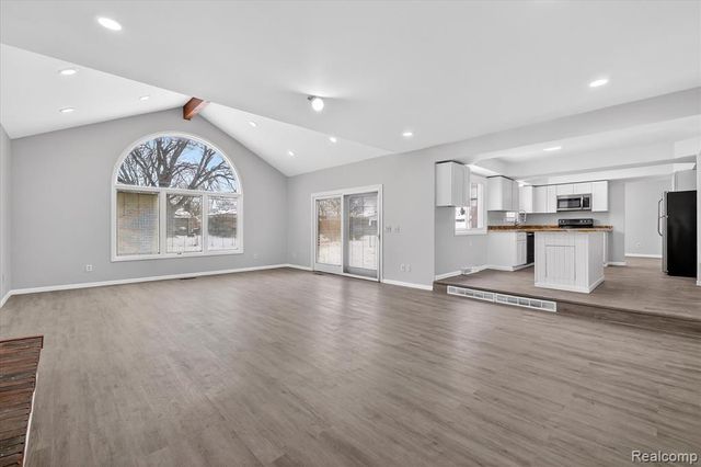 30310 Valenti Drive, Warren, MI 48088