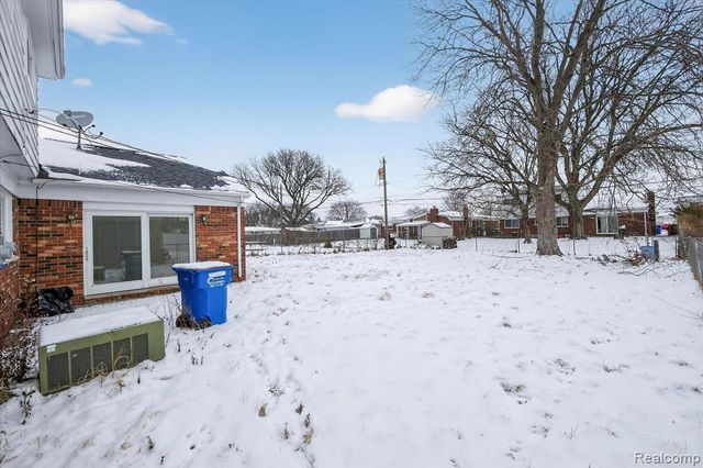 30310 Valenti Drive, Warren, MI 48088