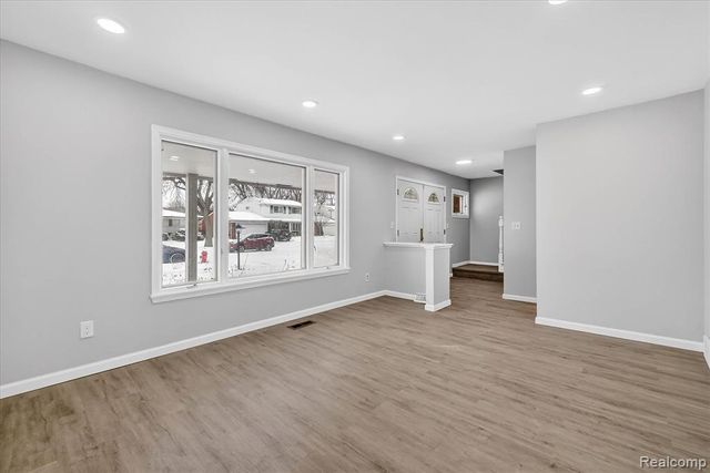 30310 Valenti Drive, Warren, MI 48088