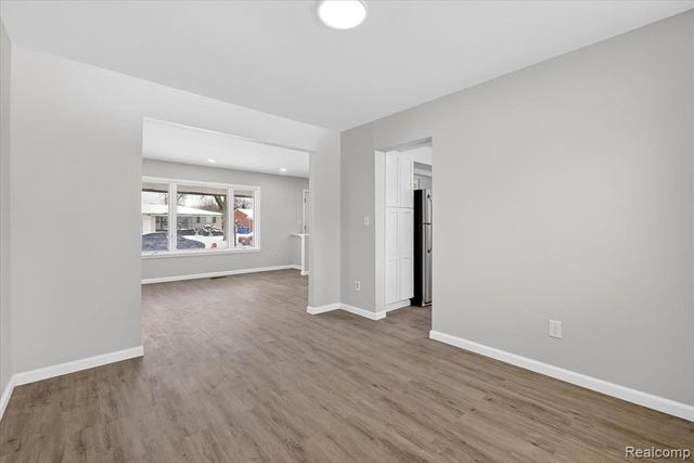 30310 Valenti Drive, Warren, MI 48088