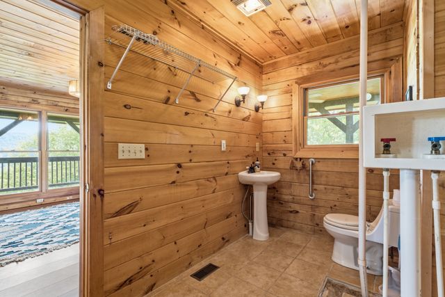 16 Eckert Ln, Pleasant Shade, TN 37145