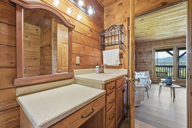 16 Eckert Ln, Pleasant Shade, TN 37145