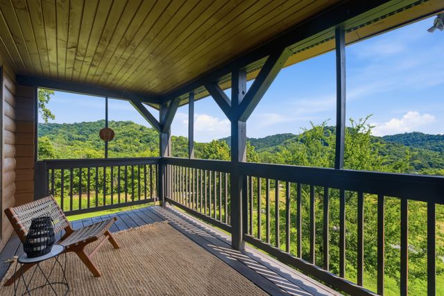 16 Eckert Ln, Pleasant Shade, TN 37145