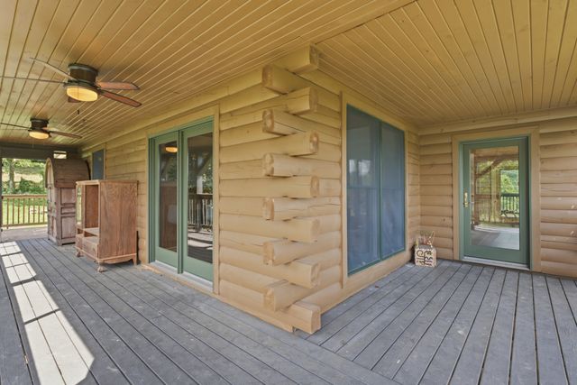 16 Eckert Ln, Pleasant Shade, TN 37145