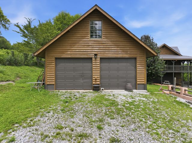16 Eckert Ln, Pleasant Shade, TN 37145
